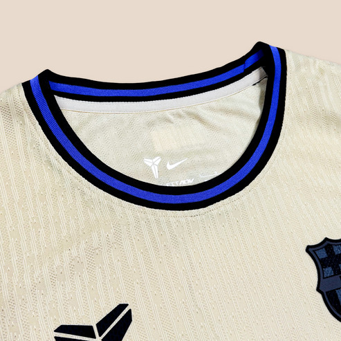 Camisa FC Barcelona Away 25/26 x Kobe Bryant - Edição Mamba