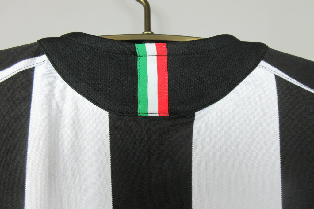 Camisa Juventus Retrô Titular Home I 05/06 Torcedor Nike Masculina - Branco e Preto