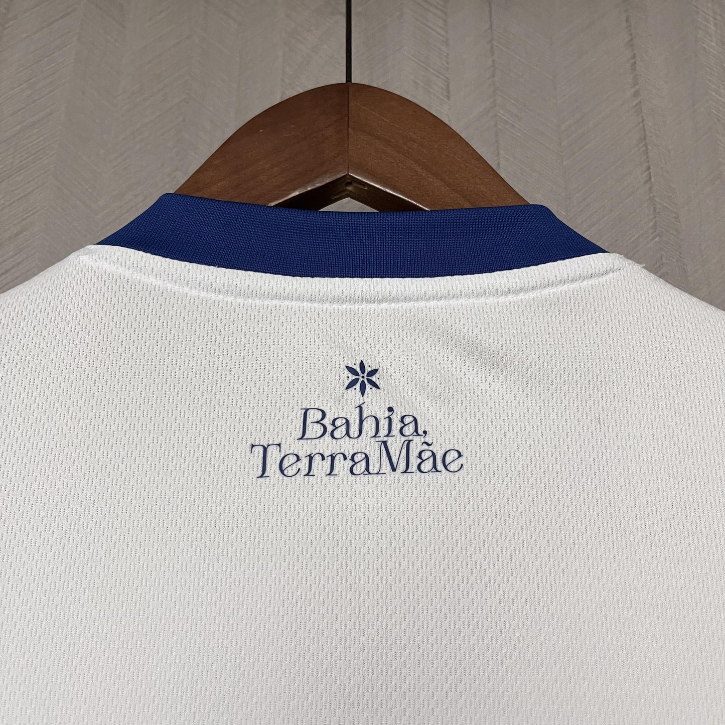 Camisa Bahia Titular 25/26 - Branca Puma Versão Feminina Baby Look