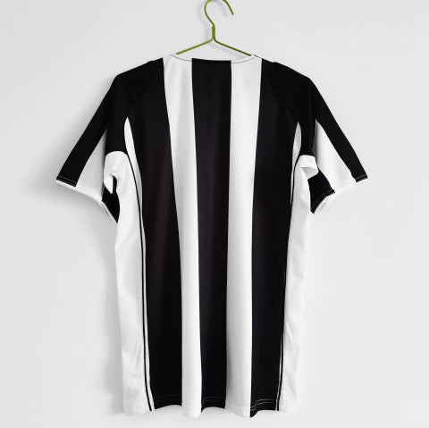 Camisa Juventus I Retrô 04/05 Torcedor Masculina - Preto e Branco