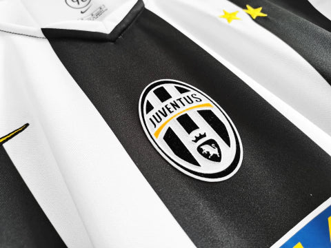 Camisa Juventus I Retrô 04/05 Torcedor Masculina - Preto e Branco